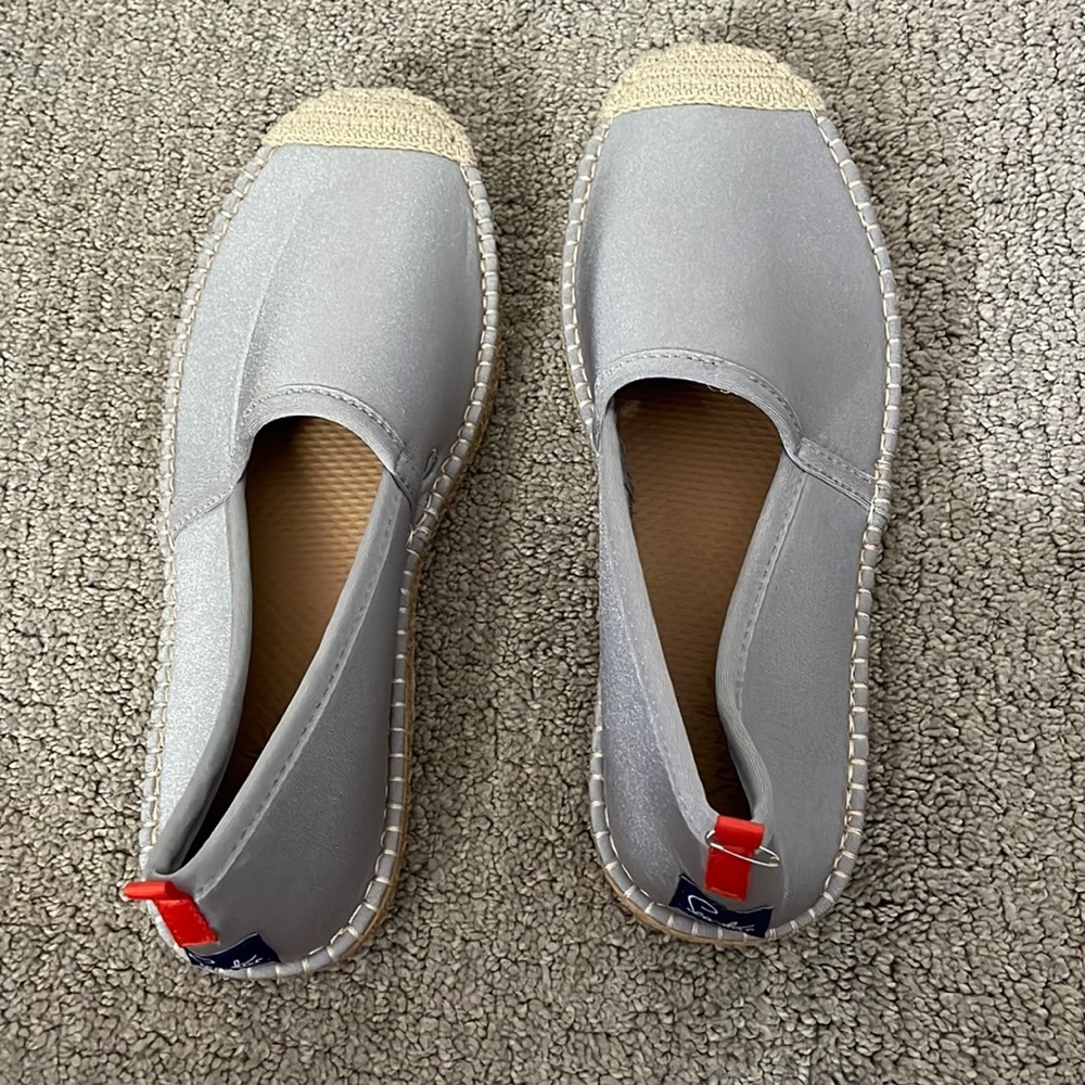 Size 8 beach/boat shoes. Comfortable, lightweight, grippy. Also waterproof